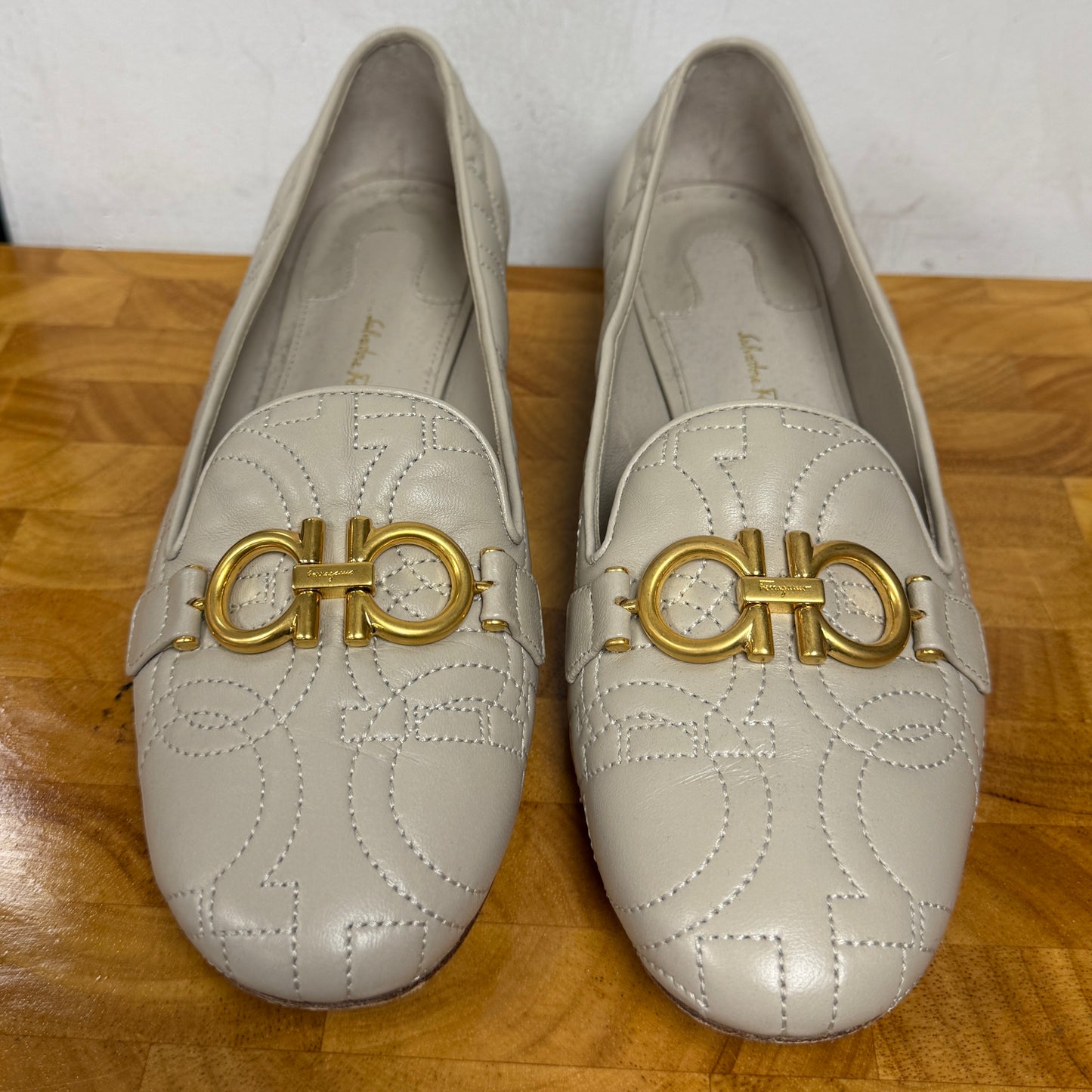 Salvatore FERRAGAMO Light Gray Leather Flats Size 8