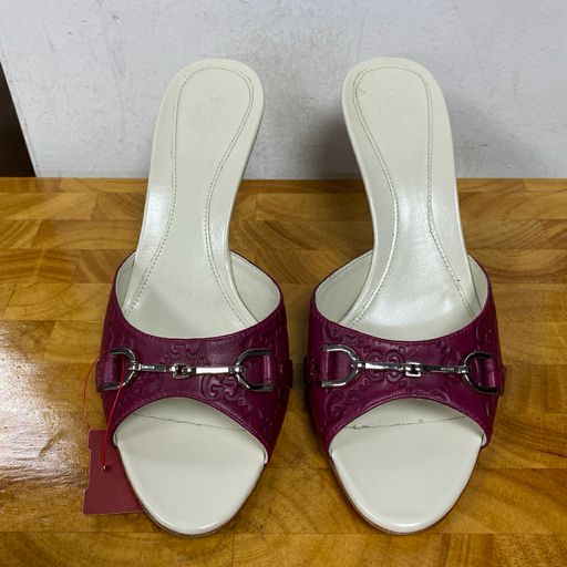 UNUSED Gucci Berry Logo Leather Heels Slides Size 37C Wide