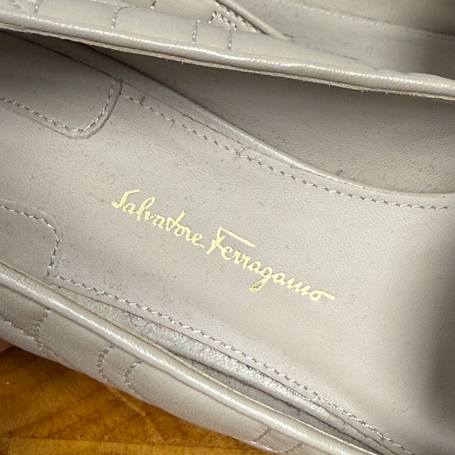 Salvatore FERRAGAMO Light Gray Leather Flats Size 8