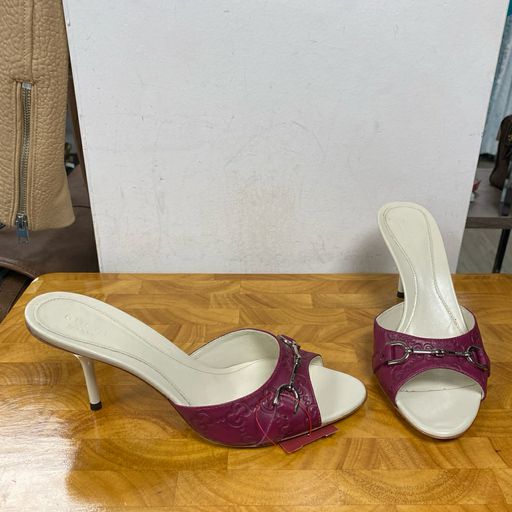 UNUSED Gucci Berry Logo Leather Heels Slides Size 37C Wide