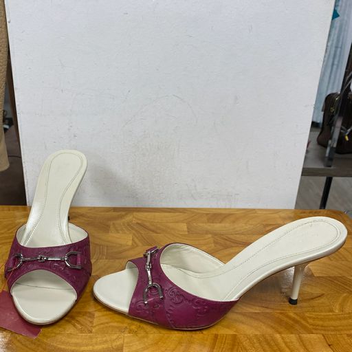 UNUSED Gucci Berry Logo Leather Heels Slides Size 37C Wide