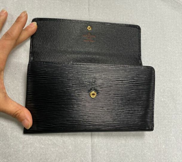 Louis Vuitton Epi Black Long fashion Bifold wallet